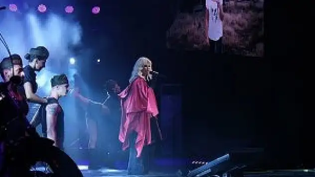 Ajda Pekkan, Harbiye Açıkhava'da konser verdi