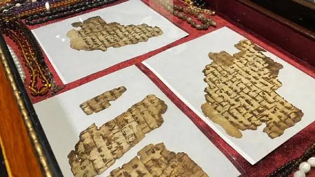 Bin 400 yıllık Kuran-ı Kerim sayfaları sergilendi