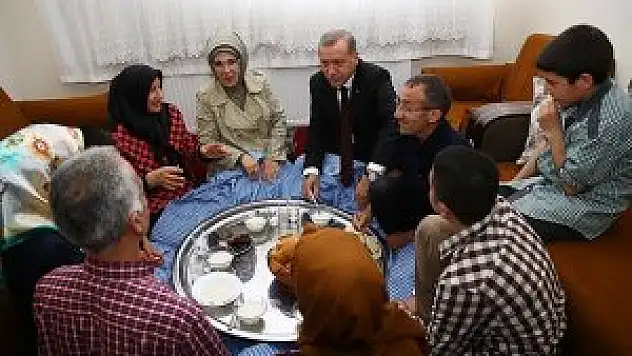 Erdoğan işçi ailesiyle iftar yaptı