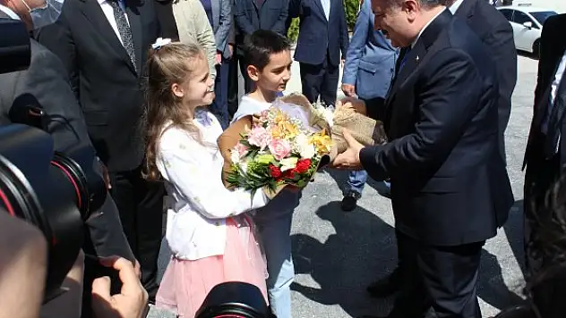 Bakan Koca: 19 ildeki yoğun bakımlarda koronavirüs hastası yok