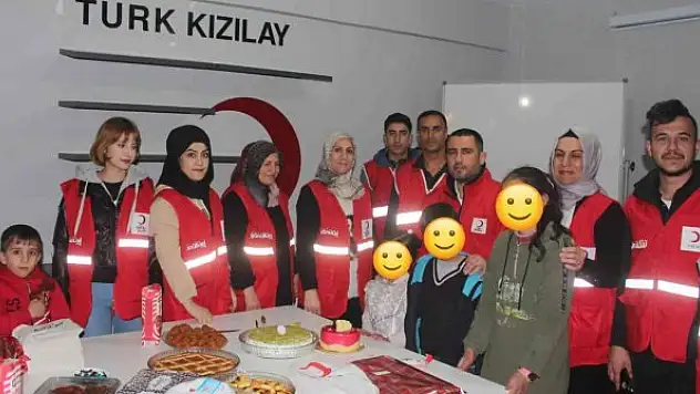 Yetim kıza doğum günü sürprizi