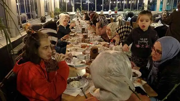 Muş'ta evlat nöbeti tutan anneler iftarda buluşturuldu