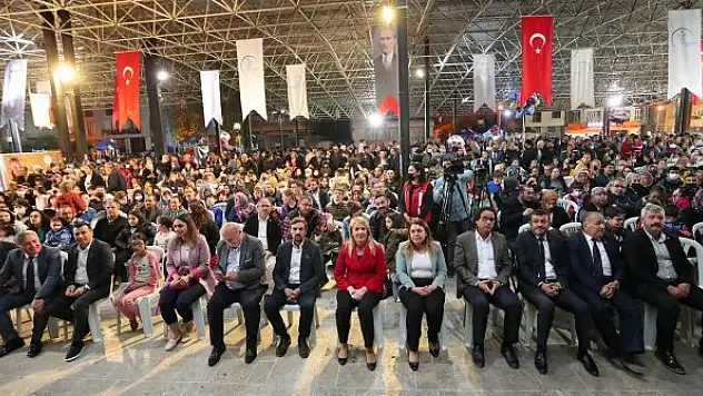 Binlerce kişi aynı sofrada oruç açtı