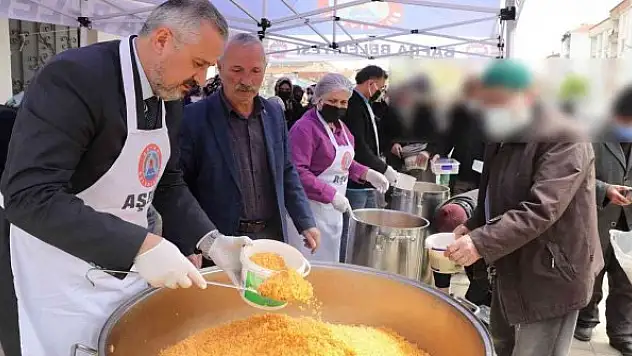 'İhtiyaç sahibi bin kişiye aş dağıtıyoruz'