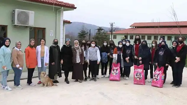 Etkinlikten kazandıklarını hayvanlar için harcadılar