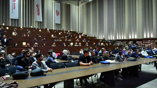 Kalın Fatih Merkez Kütüphanesi'nde gençlerle bir araya geldi