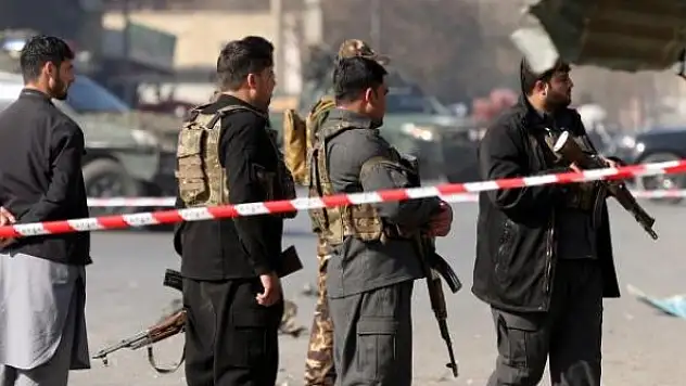 Pakistan güçleri, Afganistan topraklarına havadan ve karadan saldırdı