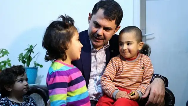 Bakan Kurum'dan skolyoz hastası Elif'e destek