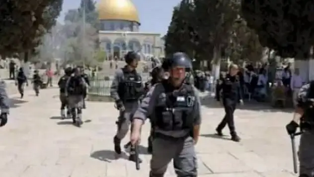 İşgalci İsrail'den Mescid-i Aksa'ya baskın