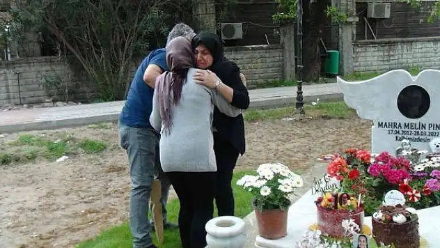 Mezar taşı üzerinde en acı doğum günü