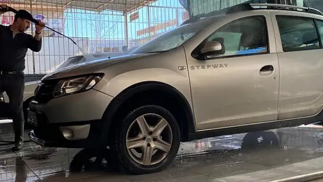 Aydın'a çamur yağdı, oto yıkamacılarda yoğunluk yaşandı