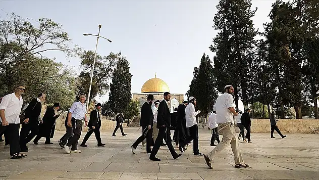 Yahudiler, Mescid-i Aksa'ya baskın düzenledi
