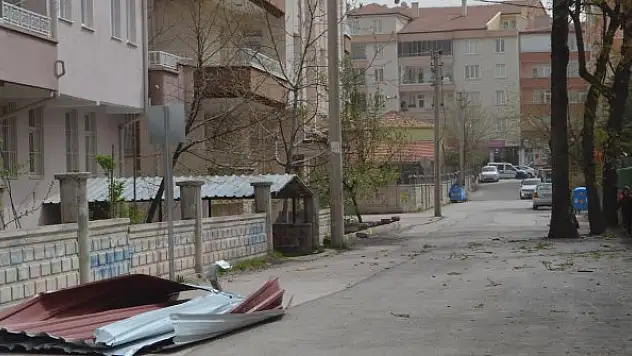 Aksaray- Adana kara yolunda ulaşıma 'kum fırtınası' engeli