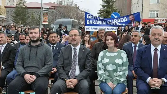 Bakan Kasapoğlu, Kars'ta Gençlik Merkezi'nin açılışını yaptı