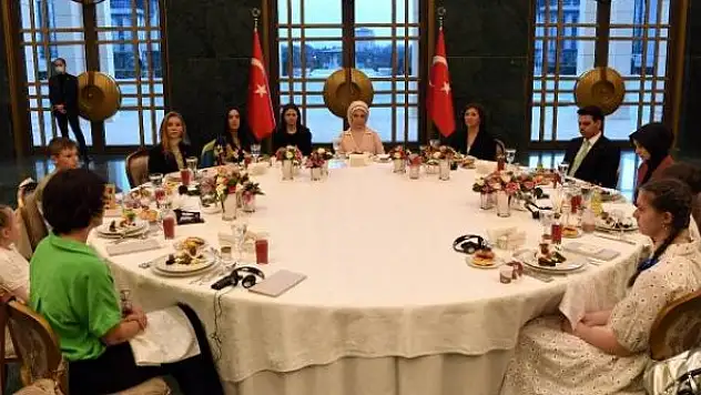 Emine Erdoğan, Ukraynalı çocuklarla iftarda buluştu