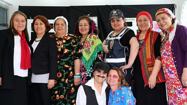 Ev kadınlarından kadına şiddete karşı tiyatro 