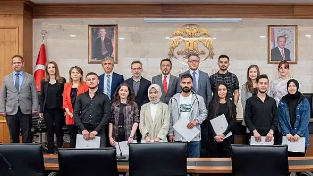 Rektör Aksoy'dan genç iletişimcilere teşekkür