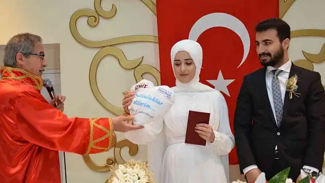 18 yılda 30 bin nikah kıydı, doğum gününde emekli oldu