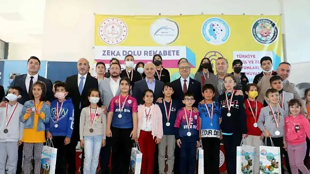 Akıl ve Zeka Oyunları Turnuvasında ödüller sahiplerini buldu