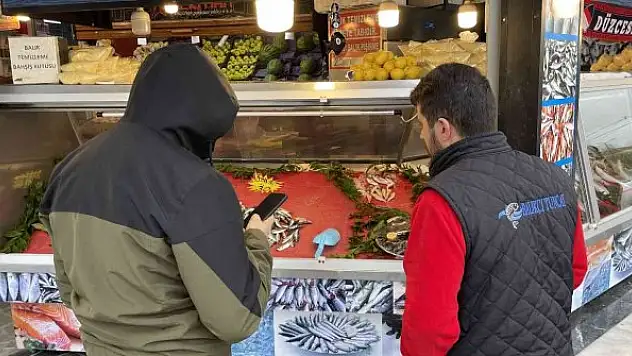 Avlanma yasağı başladı, tezgahları olta balıkları süslüyor