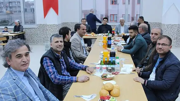 Yunak Meslek Yüksekokulunda iftar programı düzenlendi