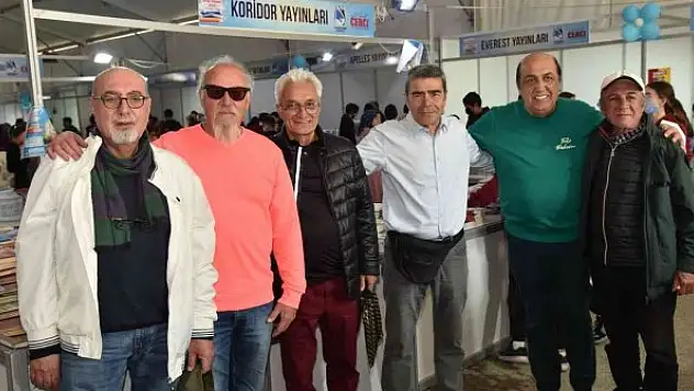 Hababam Sınıfı oyuncuları kitapseverler ile buluştu