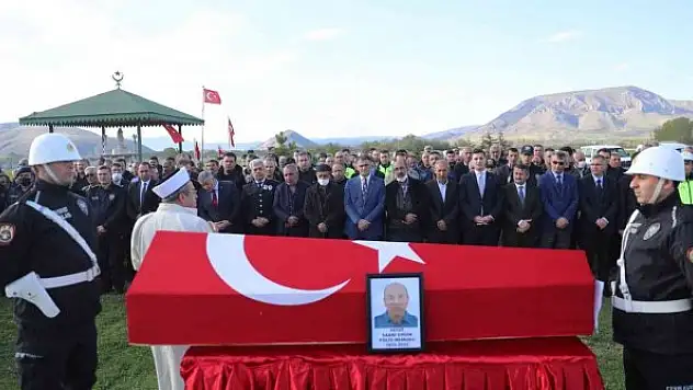 Kalp krizi sonucu hayatını kaybeden polis memuru toprağa verildi