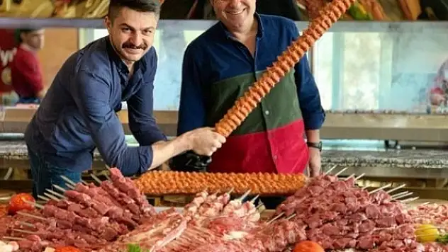 Adana'nın tescilli kebabını dünyaya tanıtıyor