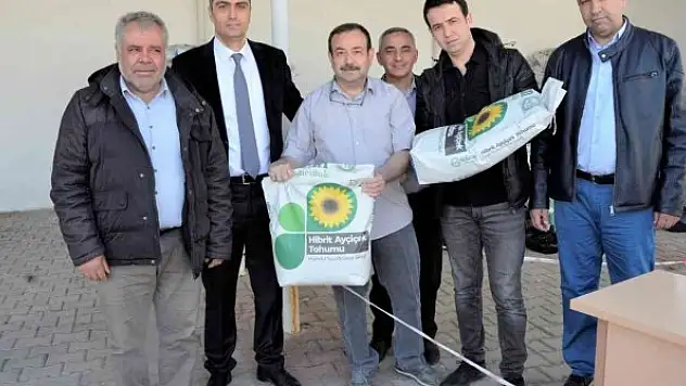 13 bin 400 kilogram ayçiçek tohumu dağıtıldı