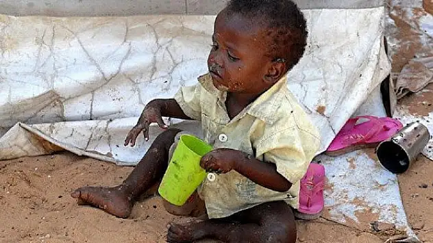 Bin 900 çocuk açlıktan hayatını kaybetti