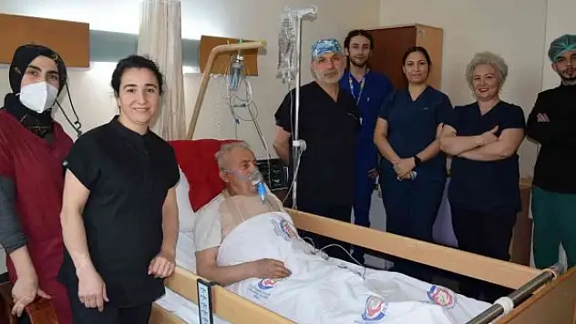 Tek seansta iki ameliyatla sağlığına kavuştu