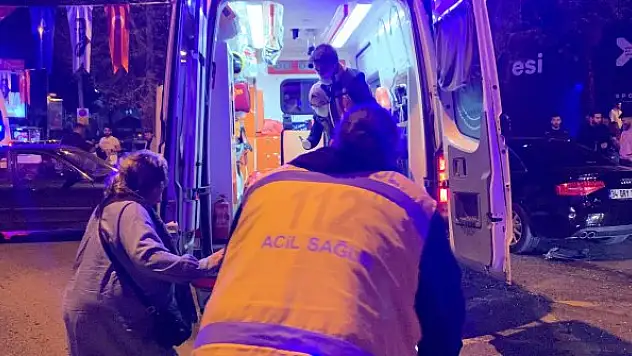 İki otomobil çarpıştı: 3 yaralı