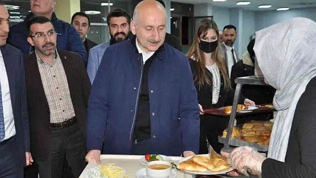Bakan Karaismailoğlu, sahurda gençlerle buluştu