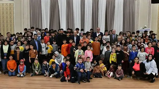 Vali Dağlı: 'Devletimize emanet olan yavrularımızı kendi çocuklarımızdan ayrı tutmuyoruz'