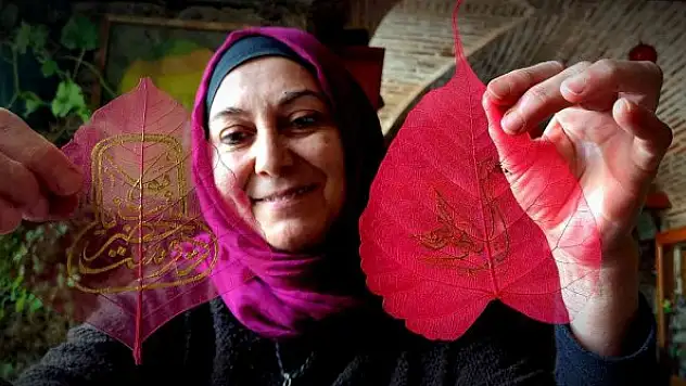 Kurumuş yaprakları sanat eserine dönüştürüyor
