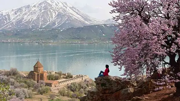 Akdamar Adası'nda görsel şölen