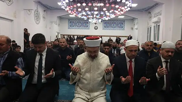 Erbaş, Belçika'da teravih namazı kıldırdı