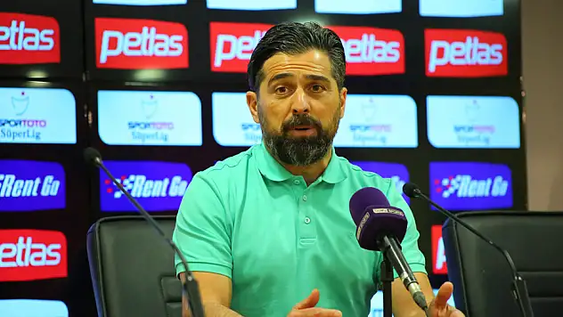 İlhan Palut: Futbol ciddiyet isteyen bir oyun!