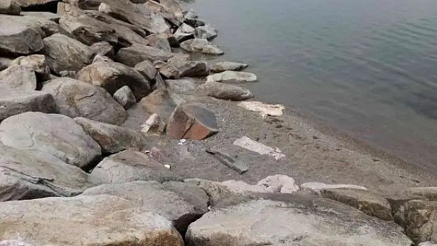 Bandırma'da deniz çekilmesi artarak devam ediyor