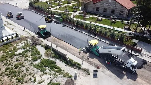 Ereğli'de sıcak asfalt çalışmalarına başladı