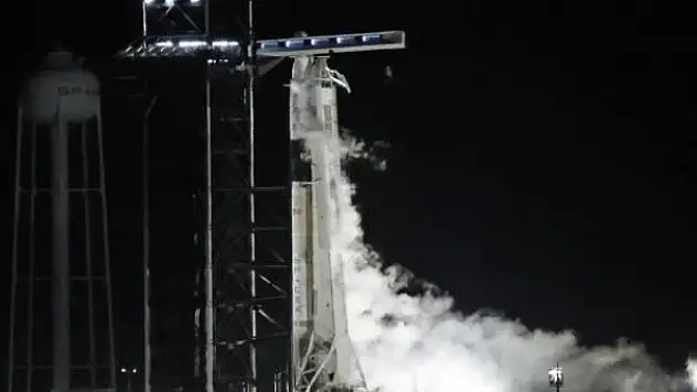 SpaceX, NASA astronotlarını yörüngeye gönderiyor