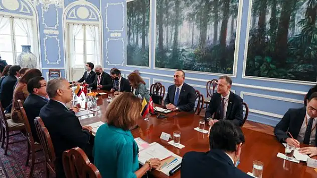 Bakan Çavuşoğlu, Kolombiya Cumhurbaşkanı Marquez ile görüştü