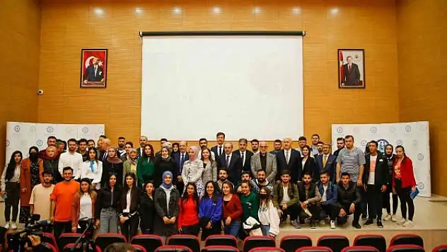 Bakan Bilgin, üniversite öğrencileriyle buluştu