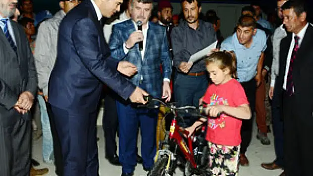 Başkan Akyürek, Çeltik iftarında çocukları sevindirdi