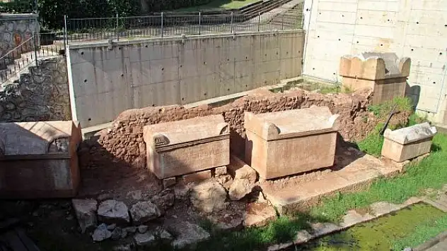 Yüzyıllar sonra kemik ve eşyalarıyla bulundu, dünyada bir ilk