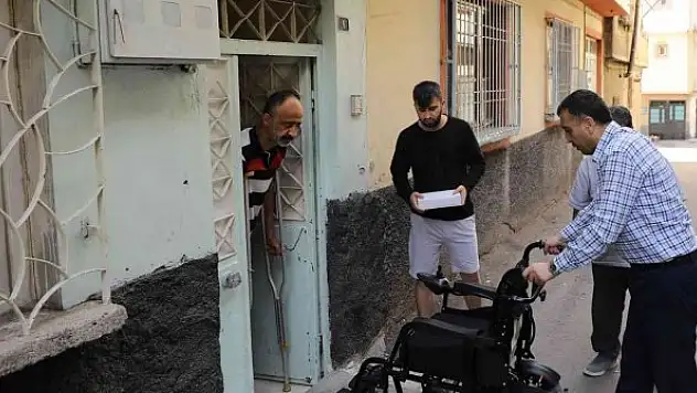 Engelli gence çifte bayram yaştan hediye