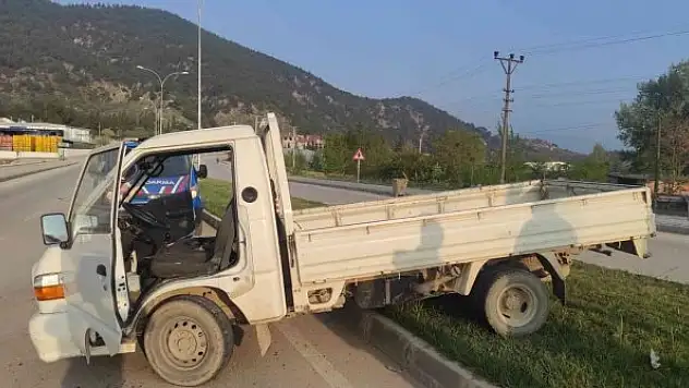 Park halindeki kamyoneti çalan şahıs kaza yapınca yakalandı