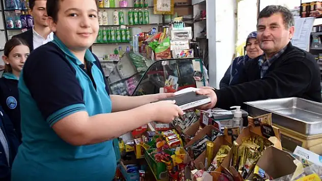 Öğrenciler, 'zimem defteri' uygulamasıyla 4 bakkaldaki borçları ödedi