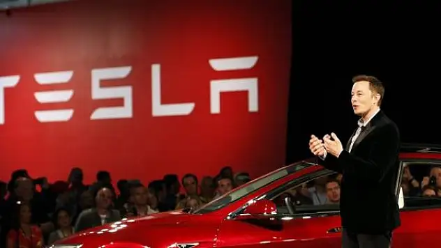 Elon Musk 8,5 milyar dolarlık Tesla hisselerini sattı