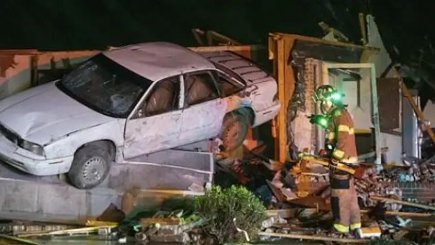 ABD'de hortum: Binlerce ev elektriksiz kaldı